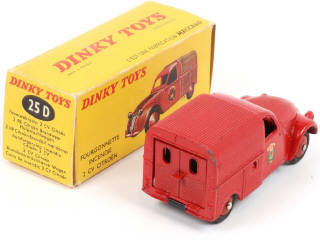 Lot 327 - DINKY TOYS (FRANCE) (1)