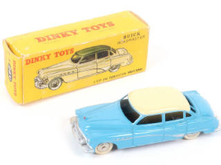 Lot 332 - DINKY TOYS (FRANCE) (1)