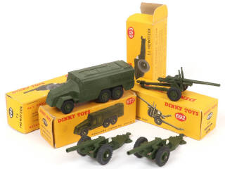 Lot 207 - DINKY TOYS (GB) (4)