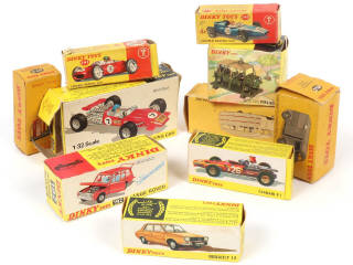 Lot 217 - DINKY TOYS (10)