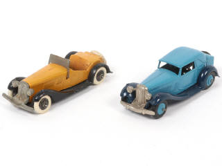 Lot 257 - DIVERS (2)