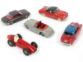 Lot 305 - DINKY TOYS (FRANCE) (5)