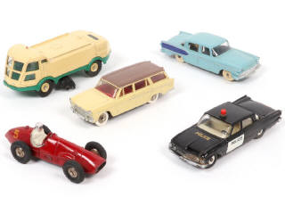 Lot 216 - DINKY TOYS (5)