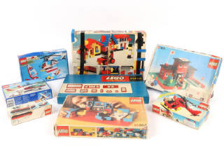 Lot 303 - LEGO (DANEMARK) (8)