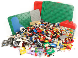 Lot 320 - LEGO (DANEMARK) (150)