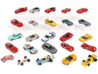 Lot 182 - DIVERS (25)
