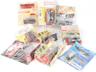 Lot 109 - DIVERS (9)