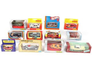 Lot 120 - DIVERS (12)