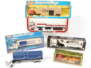 Lot 103 - DIVERS (6)