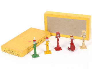 Lot 363 - DINKY TOYS (FRANCE) (1)