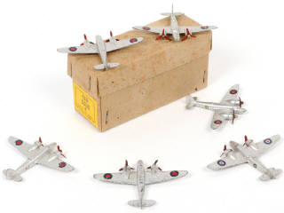 Lot 353 - DINKY TOYS (GB) (1)