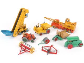 Lot 335 - DINKY TOYS (GB) (9)