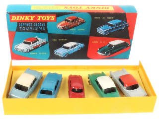 Lot 381 - DINKY TOYS (FRANCE) (5)