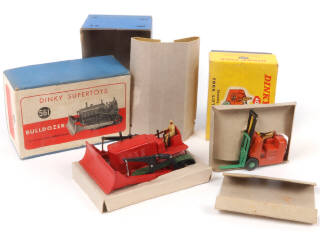 Lot 330 - DINKY TOYS (GB) (2)
