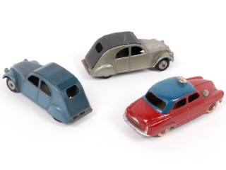 Lot 374 - DINKY TOYS (FRANCE) (3)