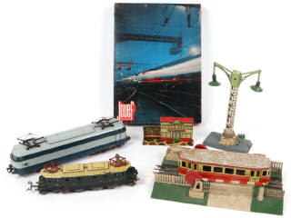 Lot 57 - DIVERS (6)