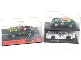 Lot 16 - DIVERS (3)