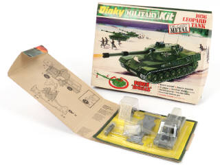 Lot 329 - DINKY TOYS (GB) (2)