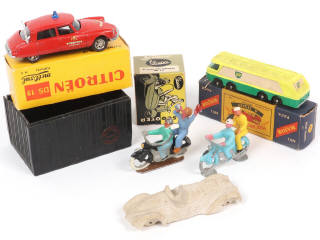 Lot 113 - DIVERS (6)