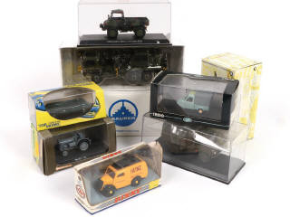 Lot 116 - DIVERS (8)