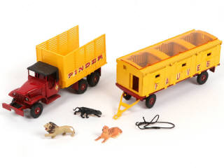 Lot 262 - DINKY TOYS (FRANCE) (1)