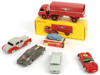 Lot 112 - DIVERS (6)