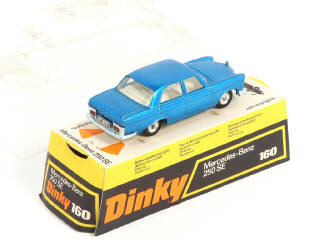 Lot 241 - DINKY TOYS (GB) (1)