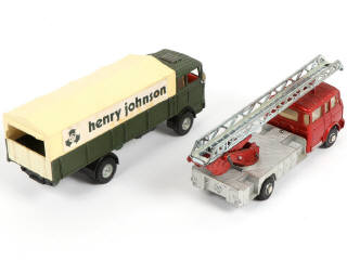 Lot 248 - DINKY TOYS (GB) (2)