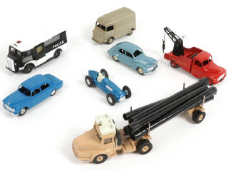 Lot 289 - DINKY TOYS (FRANCE) (7)