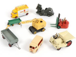 Lot 259 - DINKY TOYS (8)