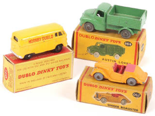 Lot 298 - DINKY TOYS (GB) (3)