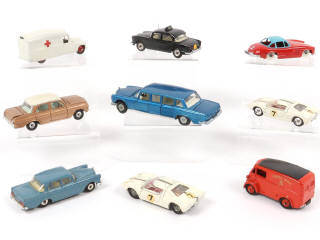 Lot 86 - DIVERS (9)