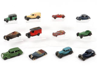 Lot 307 - DINKY TOYS (GB) (12)