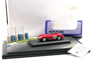 Lot 133 - MICRO WORLD (1)
