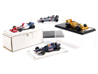 Lot 130 - DIVERS (4)