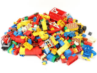 Lot 12 - LEGO (DANEMARK) (150)