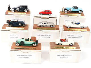 Lot 75 - DIVERS (8)