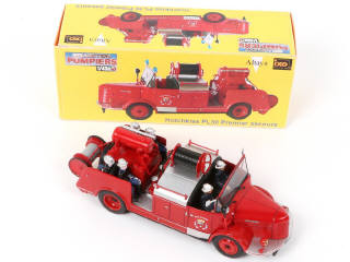 Lot 76 - DIVERS (8)