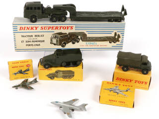 Lot 368 - DINKY TOYS (FRANCE) (5)