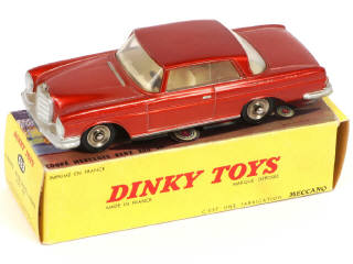 Lot 355 - DINKY TOYS (FRANCE) (1)