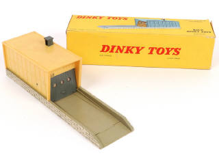 Lot 366 - DINKY TOYS (FRANCE) (4)