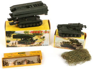 Lot 362 - DINKY TOYS (FRANCE) (3)