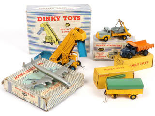 Lot 349 - DINKY TOYS (5)