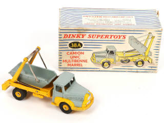 Lot 349 - DINKY TOYS (5)