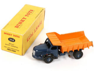 Lot 349 - DINKY TOYS (5)