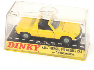 Lot 327 - DINKY TOYS (GB) (2)