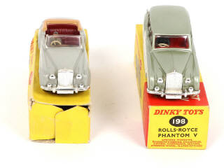 Lot 322 - DINKY TOYS (GB) (2)