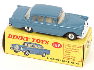 Lot 323 - DINKY TOYS (GB) (2)
