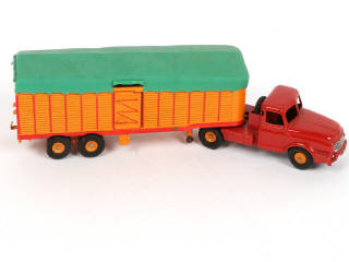 Lot 358 - DINKY TOYS (FRANCE) (1)