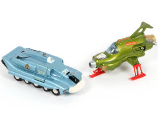 Lot 318 - DINKY TOYS (GB) (2)